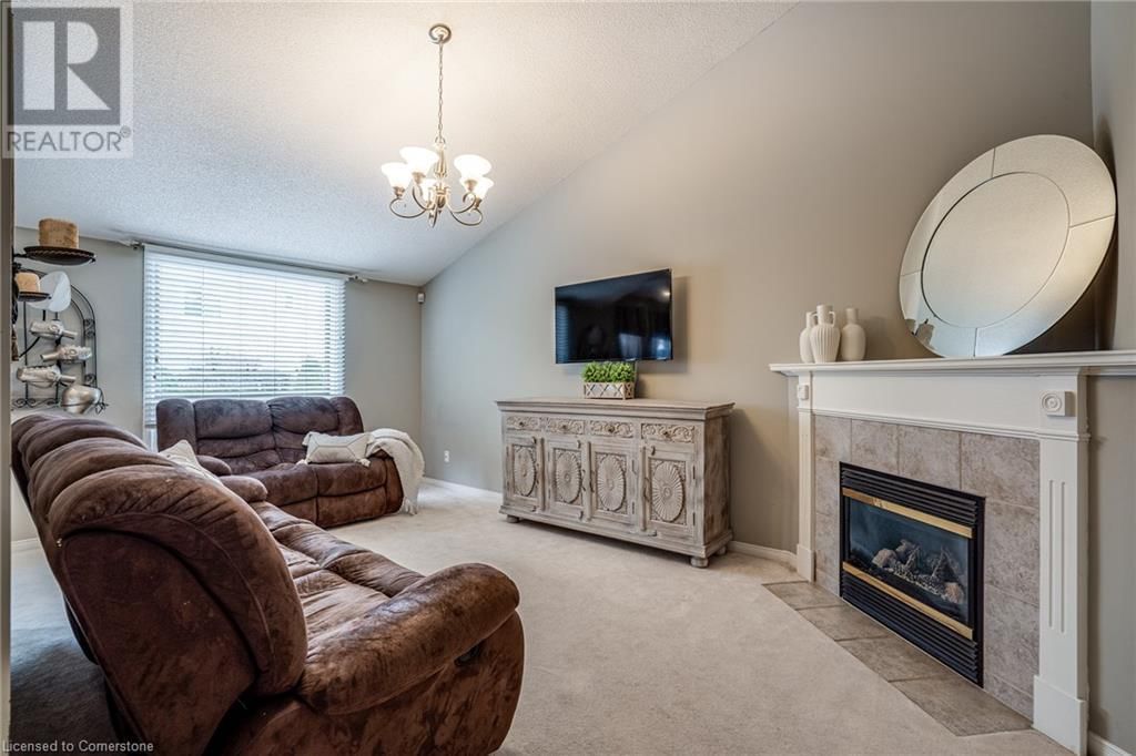 19 CLAUDETTE GATE Image 21