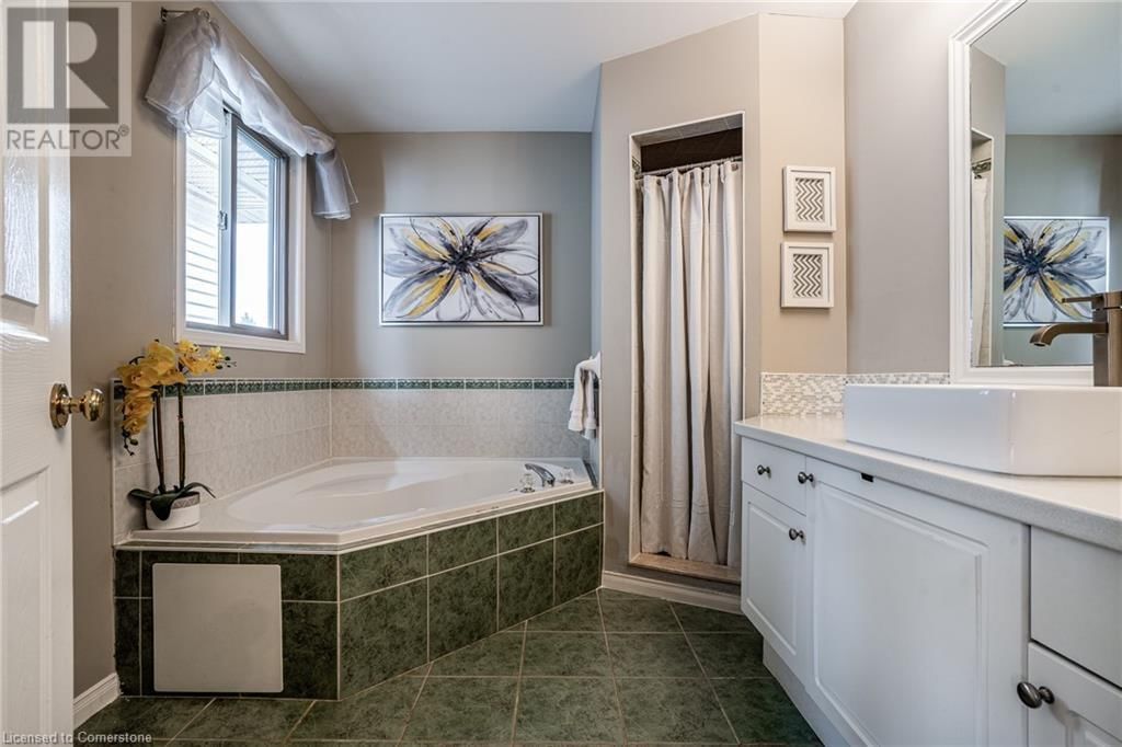 19 CLAUDETTE GATE Image 26