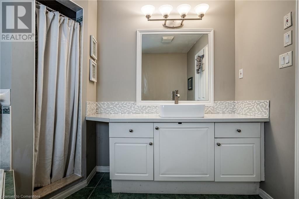 19 CLAUDETTE GATE Image 27
