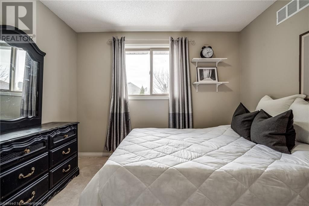 19 CLAUDETTE GATE Image 28