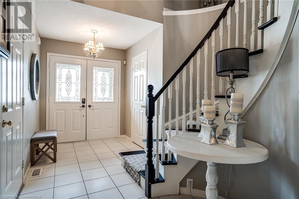 19 CLAUDETTE GATE Image 3
