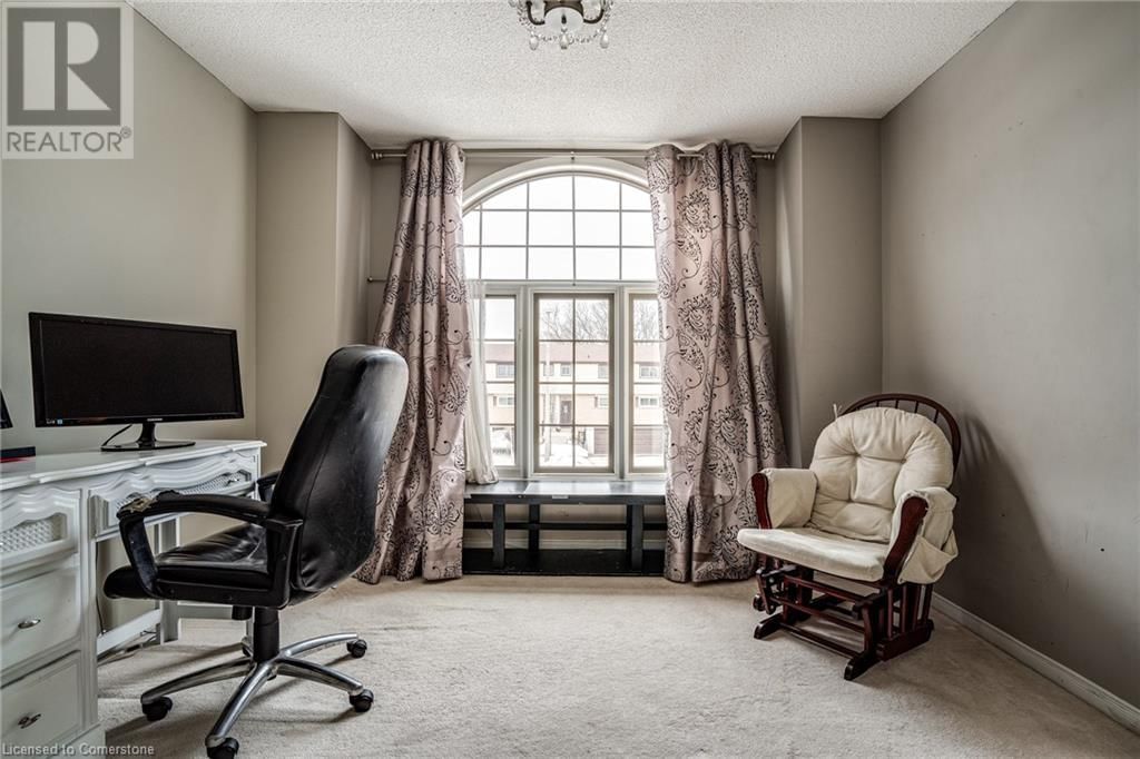19 CLAUDETTE GATE Image 31