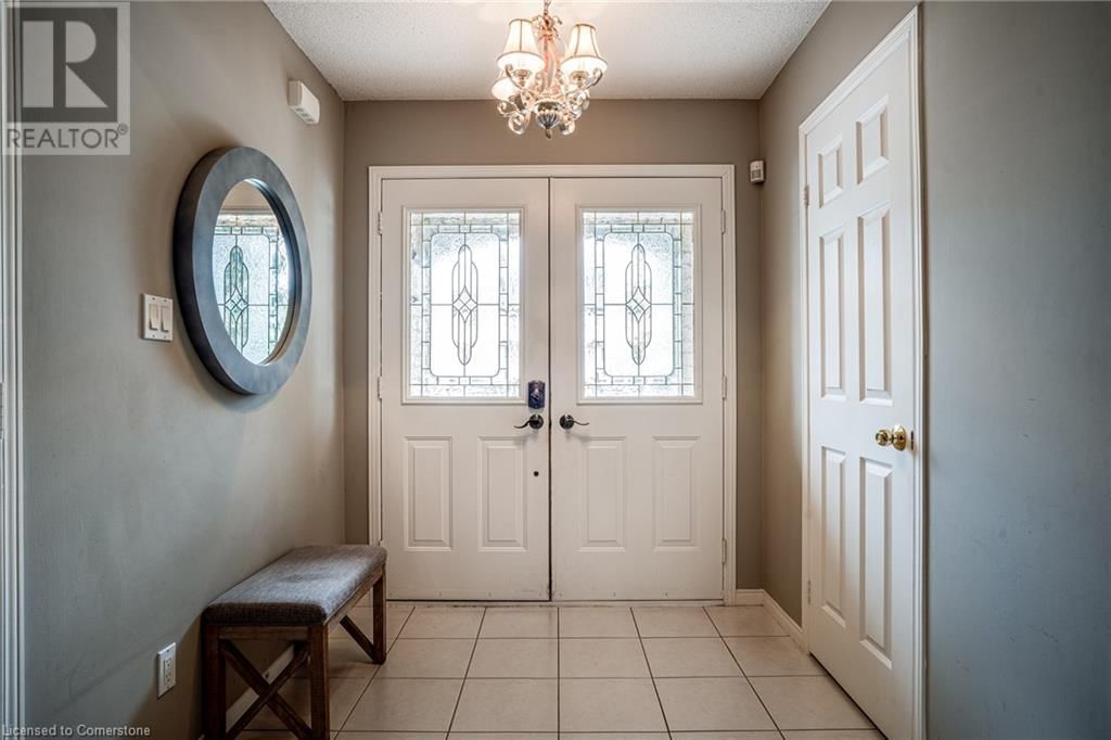19 CLAUDETTE GATE Image 4