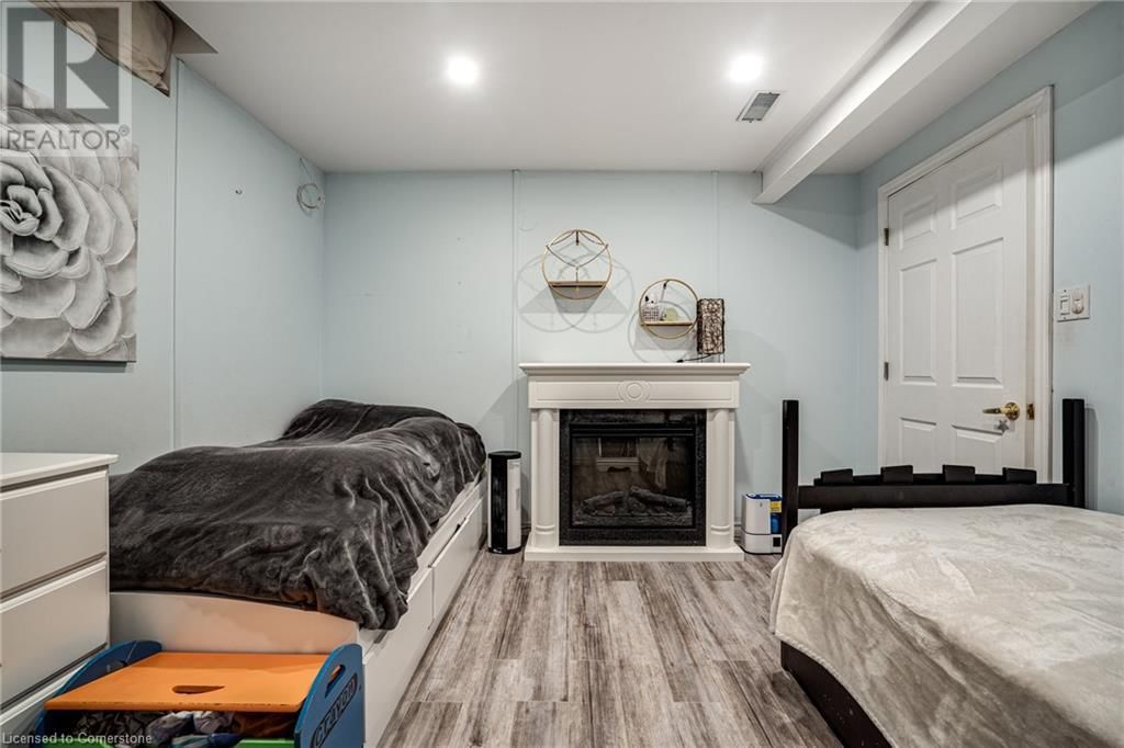 19 CLAUDETTE GATE Image 40