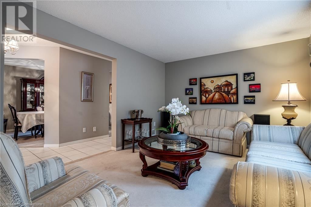 19 CLAUDETTE GATE Image 8
