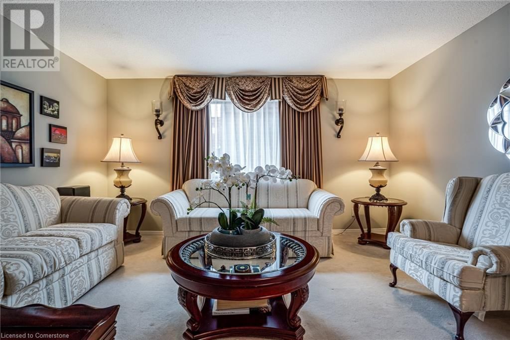 19 CLAUDETTE GATE Image 9