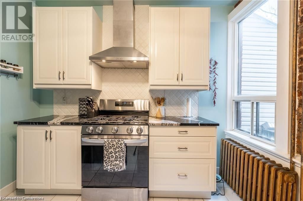 166 CATHARINE STREET NORTH Image 3
