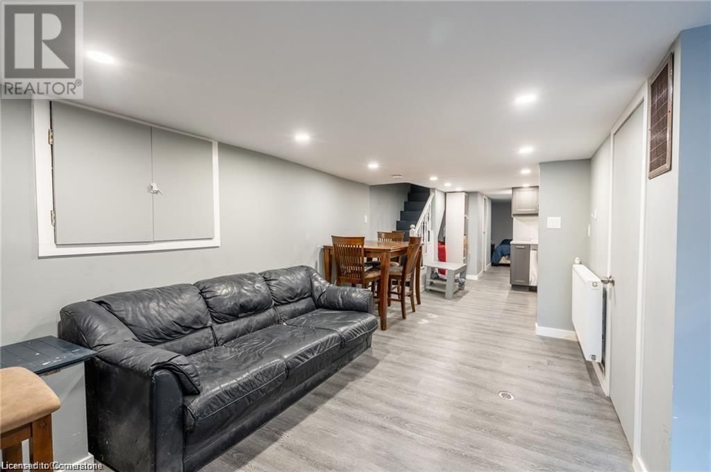 166 CATHARINE STREET NORTH Image 33