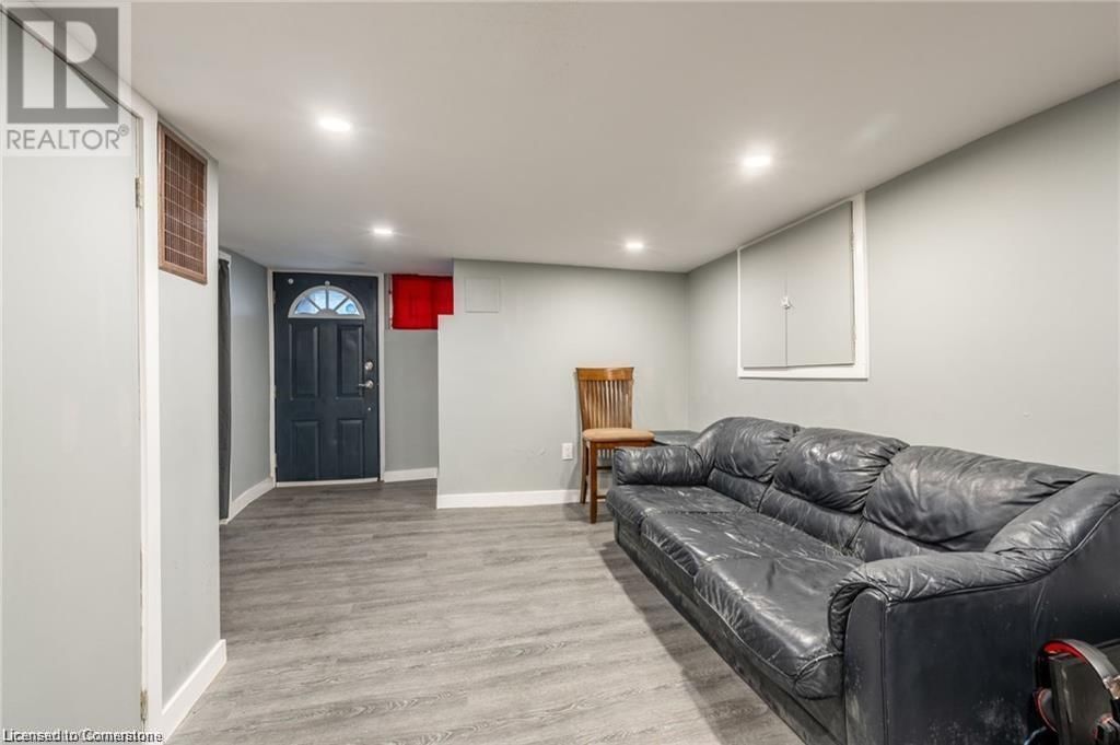 166 CATHARINE STREET NORTH Image 34