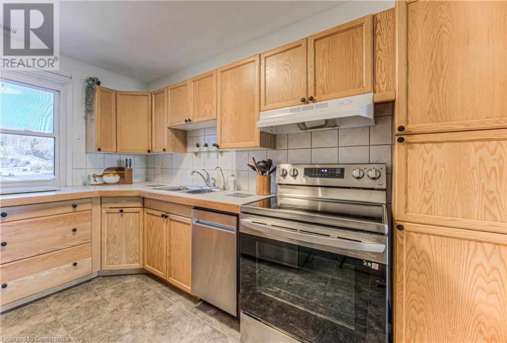 D - 651 ALBERT STREET Image 9