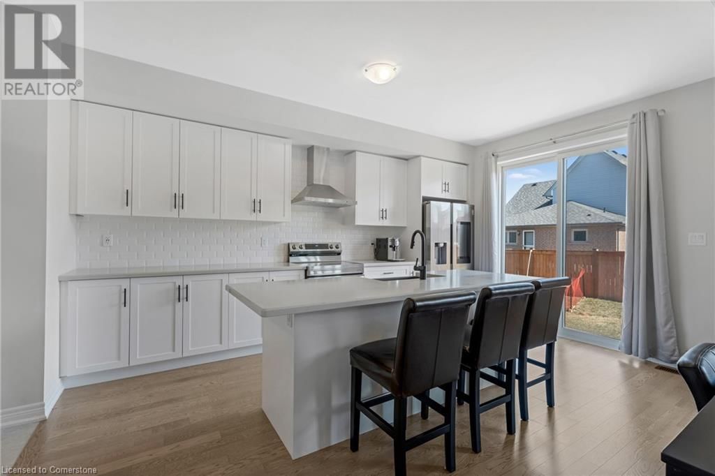 127 STARFIRE CRESCENT Image 11