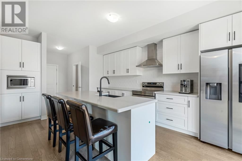 127 STARFIRE CRESCENT Image 12