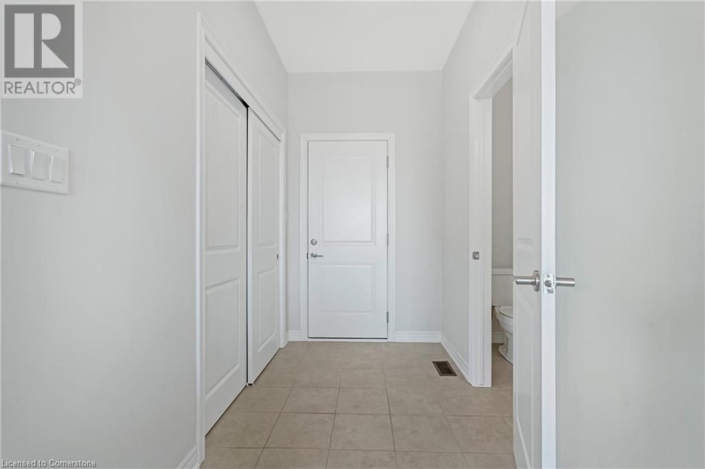 127 STARFIRE CRESCENT Image 19
