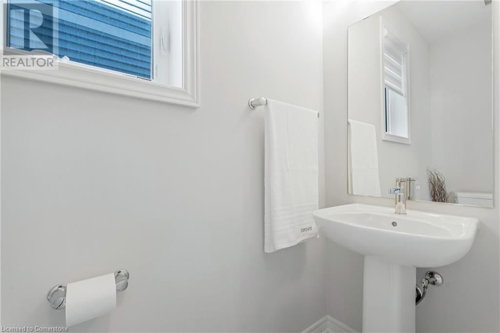 127 STARFIRE CRESCENT Image 20