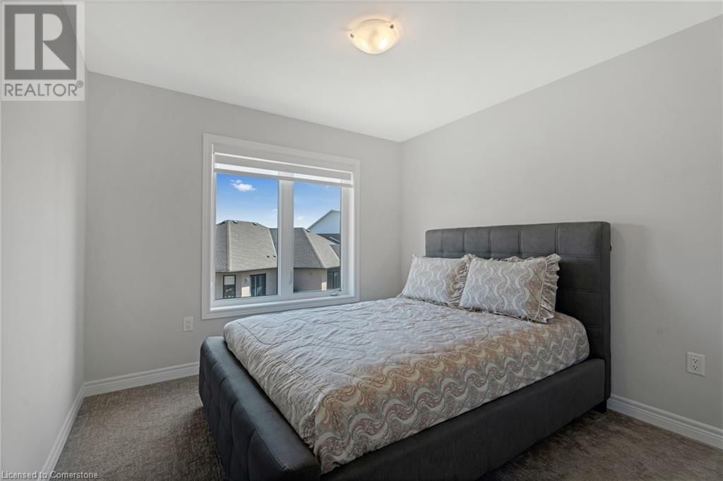 127 STARFIRE CRESCENT Image 23