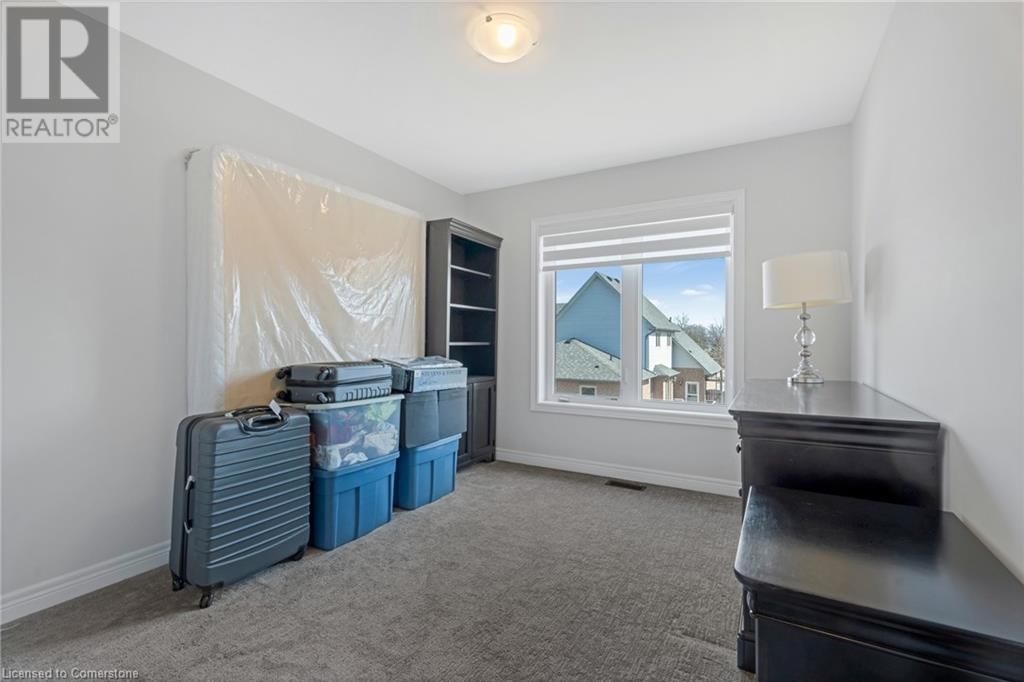127 STARFIRE CRESCENT Image 26