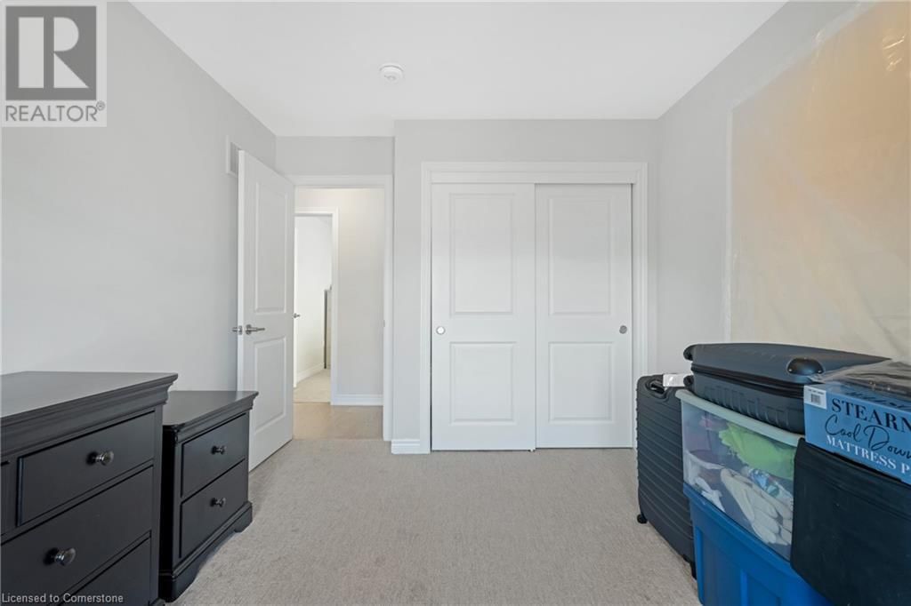 127 STARFIRE CRESCENT Image 27