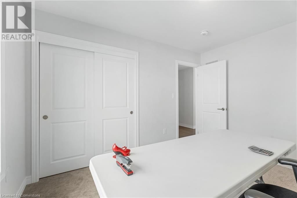 127 STARFIRE CRESCENT Image 29