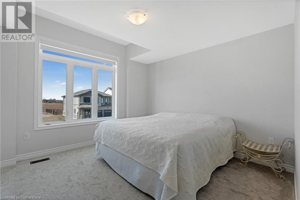 127 STARFIRE CRESCENT Image 30