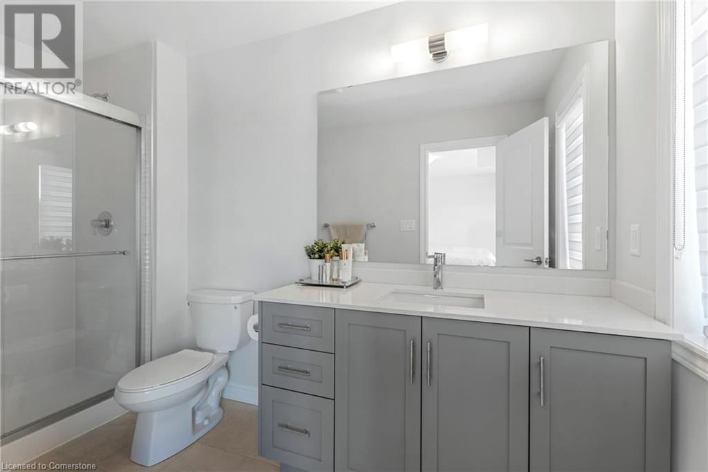 127 STARFIRE CRESCENT Image 32