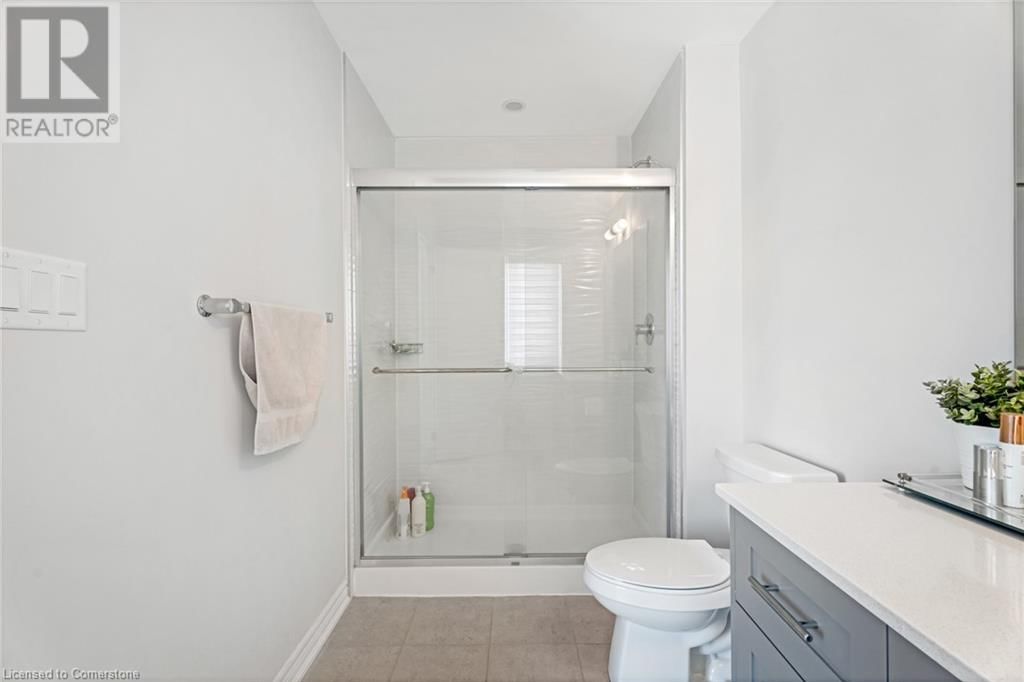 127 STARFIRE CRESCENT Image 33
