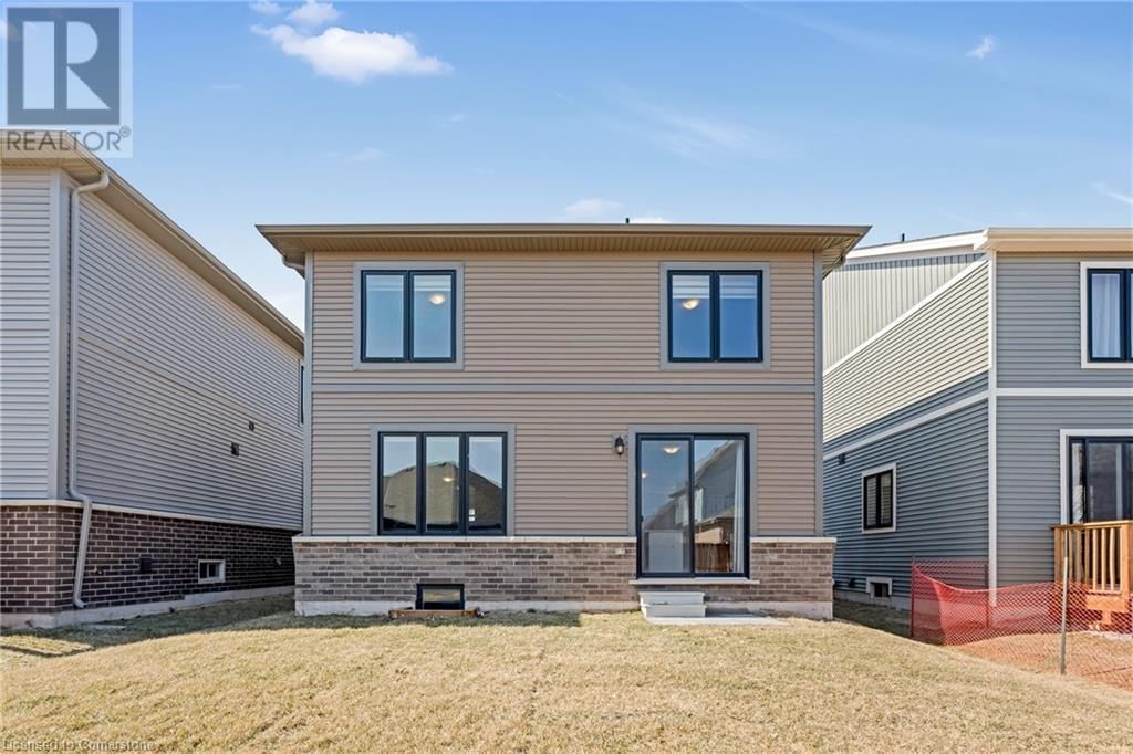 127 STARFIRE CRESCENT Image 37