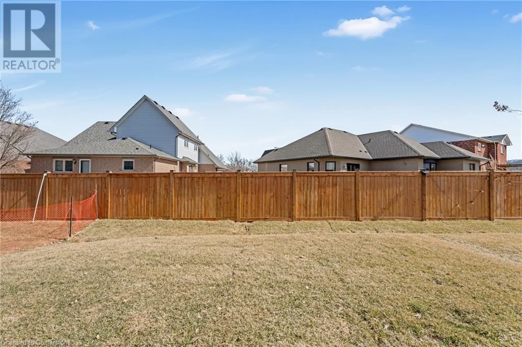 127 STARFIRE CRESCENT Image 39