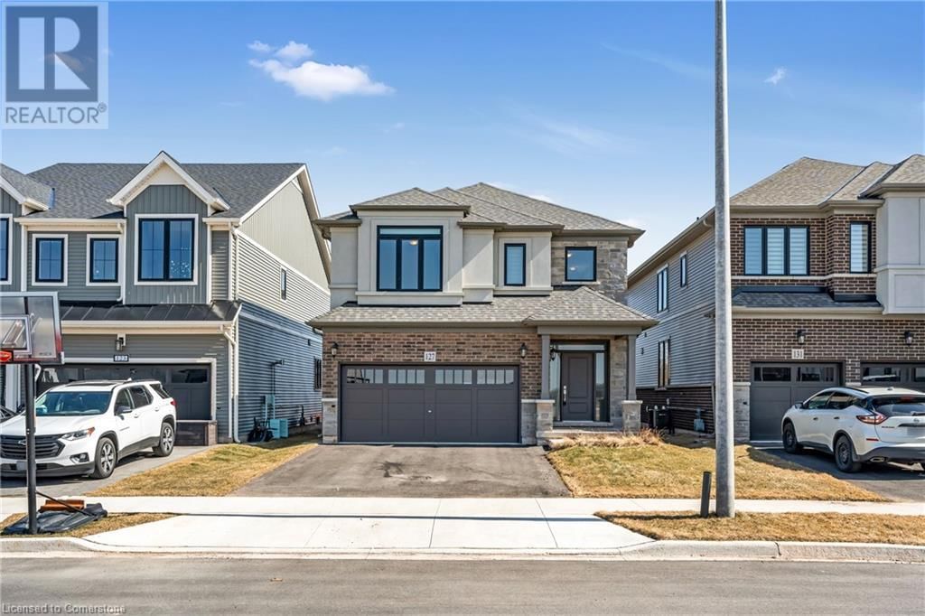 127 STARFIRE CRESCENT Image 4