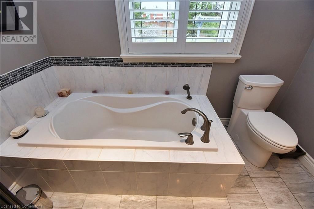 733 ASHLEY AVENUE Image 27