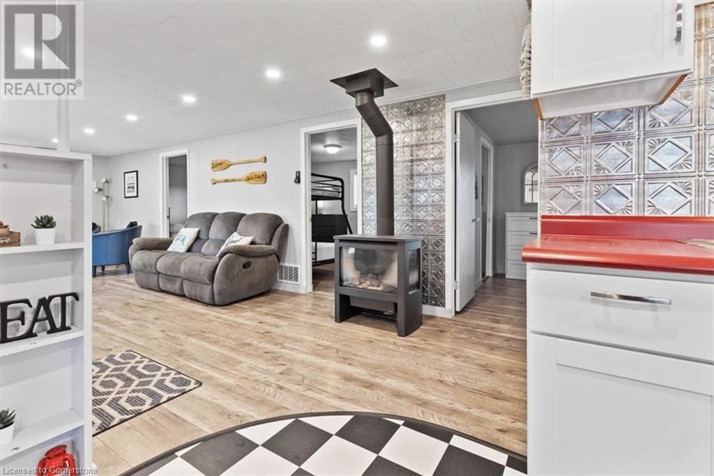 38 MACPHERSON CRESCENT Image 17