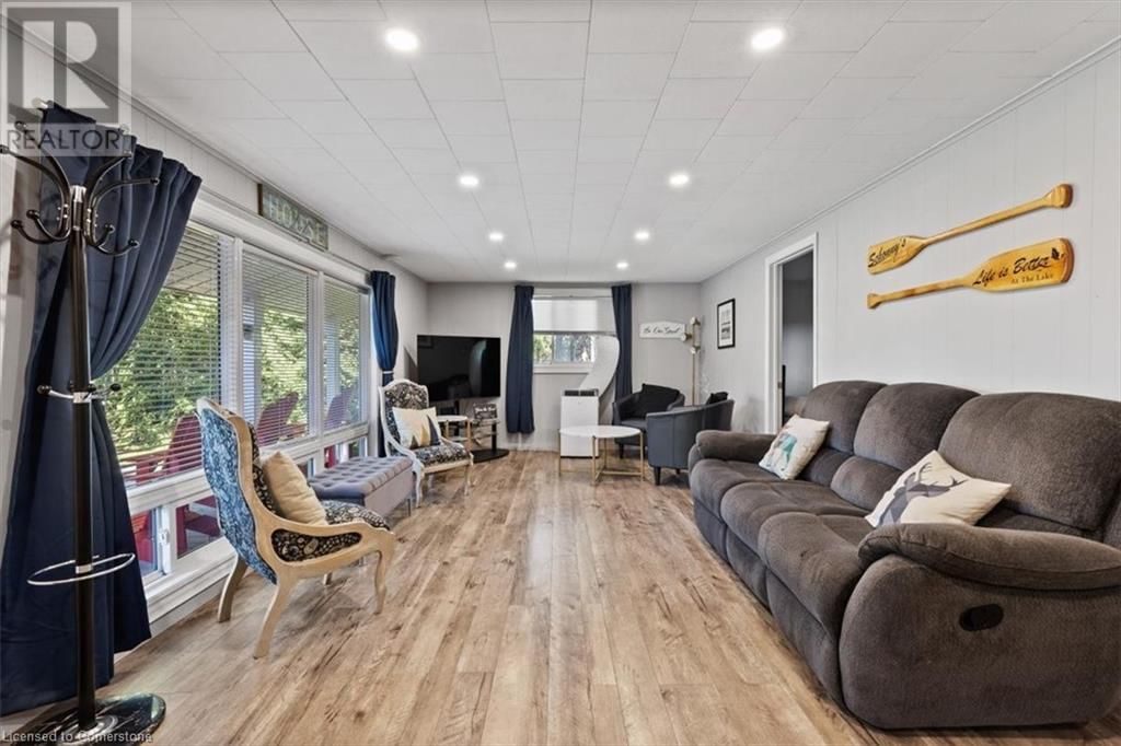 38 MACPHERSON CRESCENT Image 6