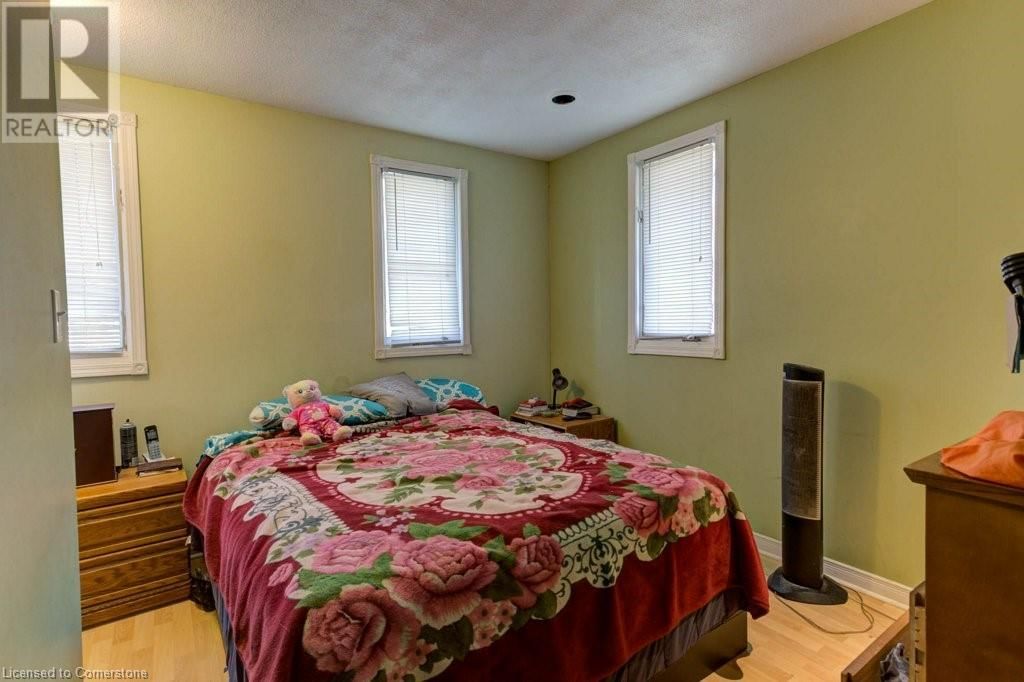 410 QUEEN STREET SOUTH Image 11