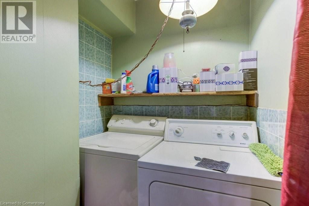 410 QUEEN STREET SOUTH Image 12