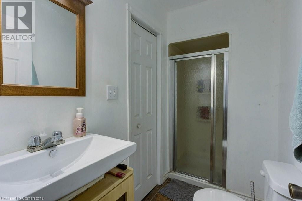 410 QUEEN STREET SOUTH Image 13