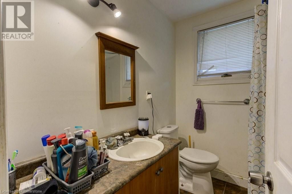 410 QUEEN STREET SOUTH Image 14