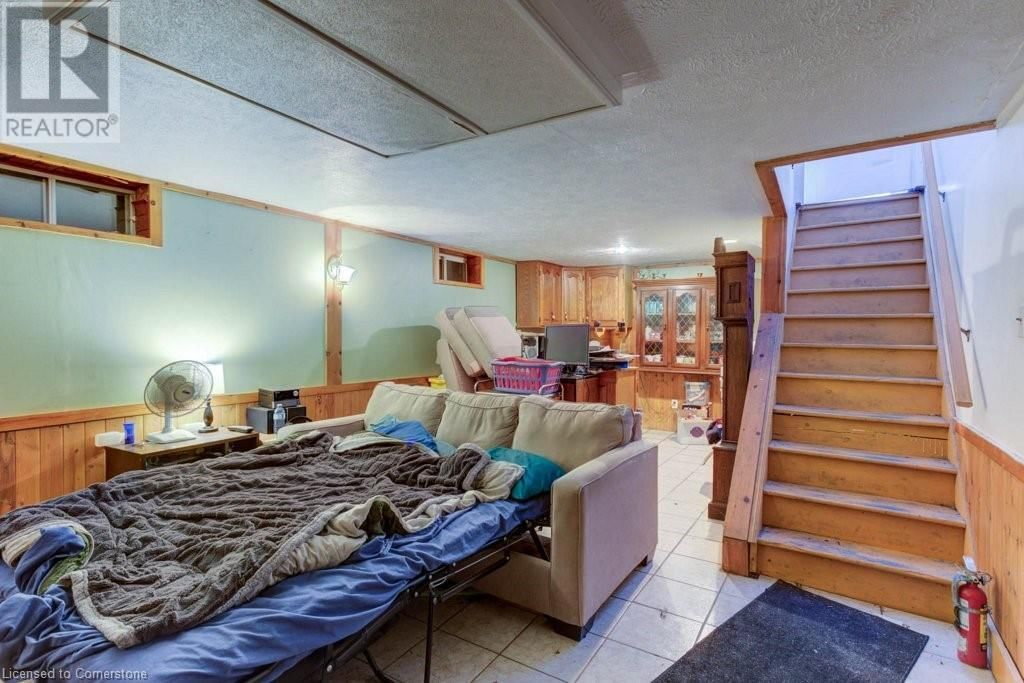 410 QUEEN STREET SOUTH Image 16