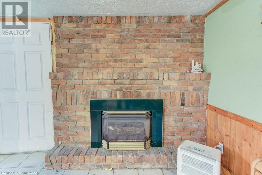 410 QUEEN STREET SOUTH Image 18