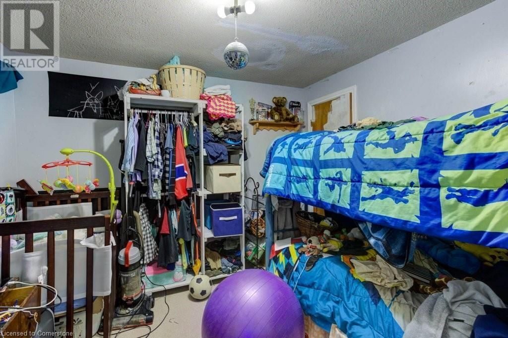 410 QUEEN STREET SOUTH Image 21