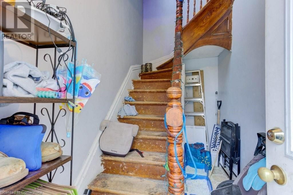 410 QUEEN STREET SOUTH Image 29