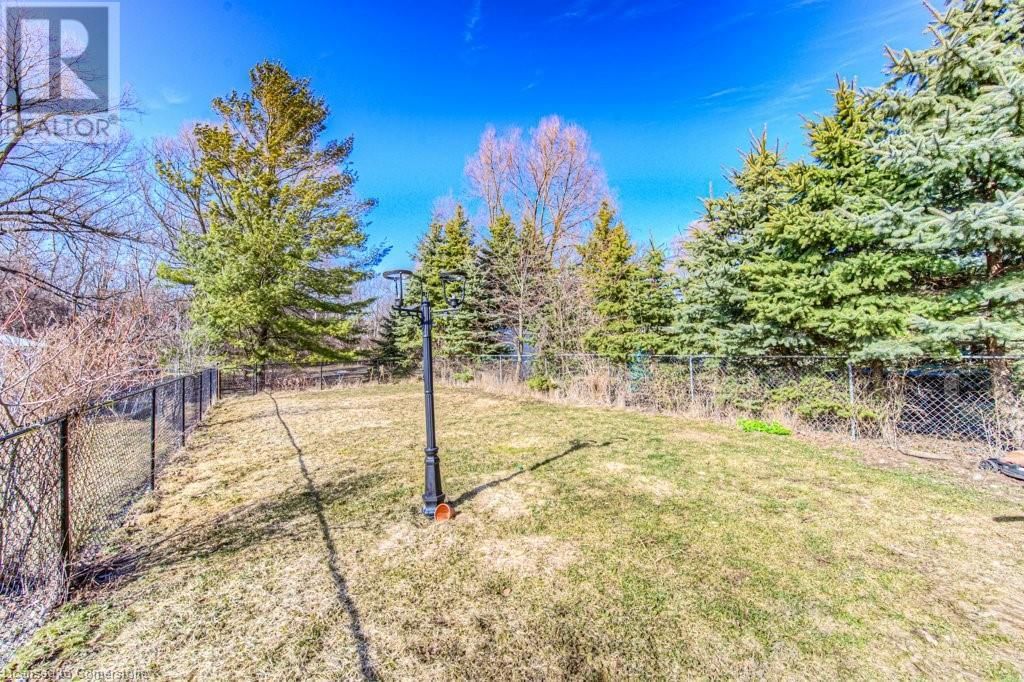 92 HIGHLAND CRESCENT Image 15