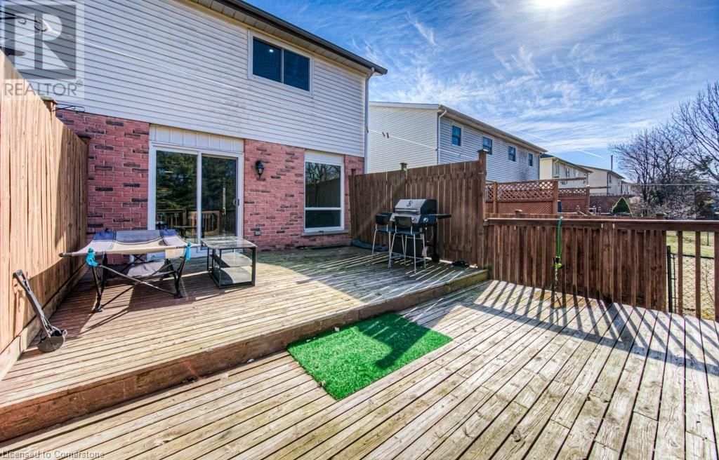 92 HIGHLAND CRESCENT Image 18