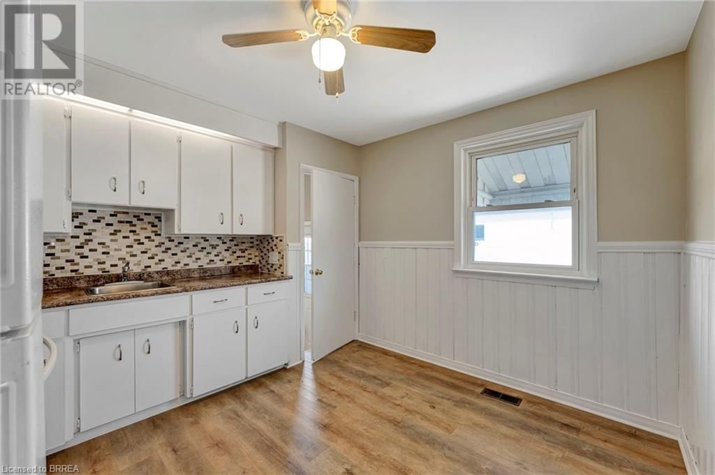 190 GRAND RIVER AVENUE Image 7