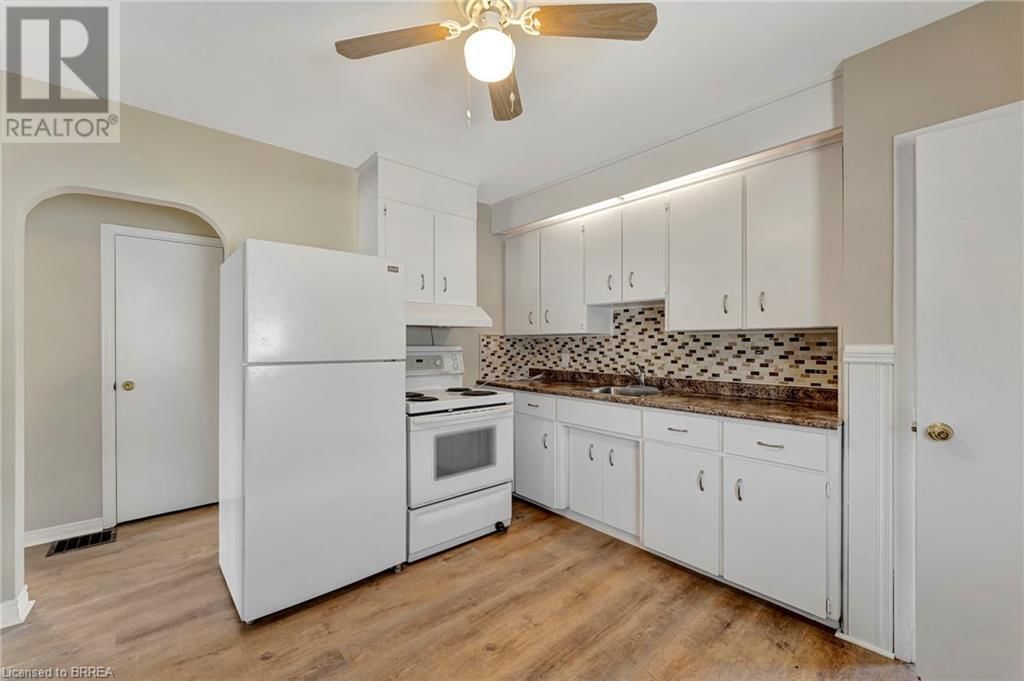 190 GRAND RIVER AVENUE Image 8