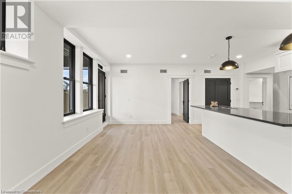 104 - 247 BROCK STREET Image 13