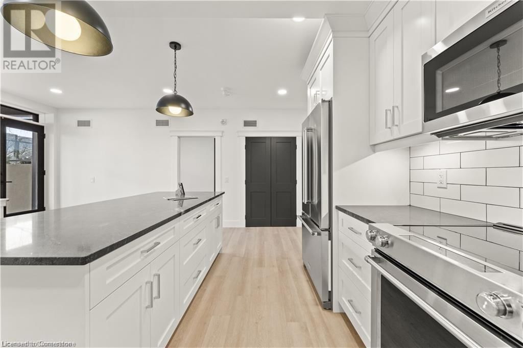 104 - 247 BROCK STREET Image 3