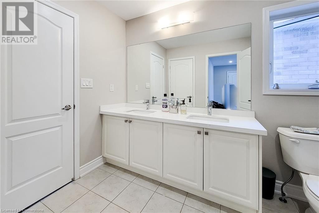 24 ESTHER CRESCENT Image 32