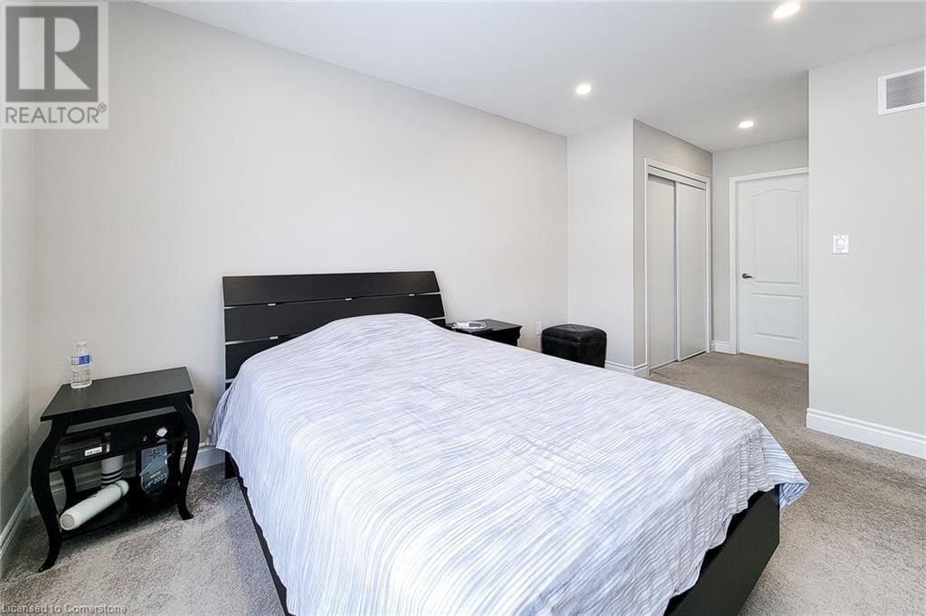 24 ESTHER CRESCENT Image 36