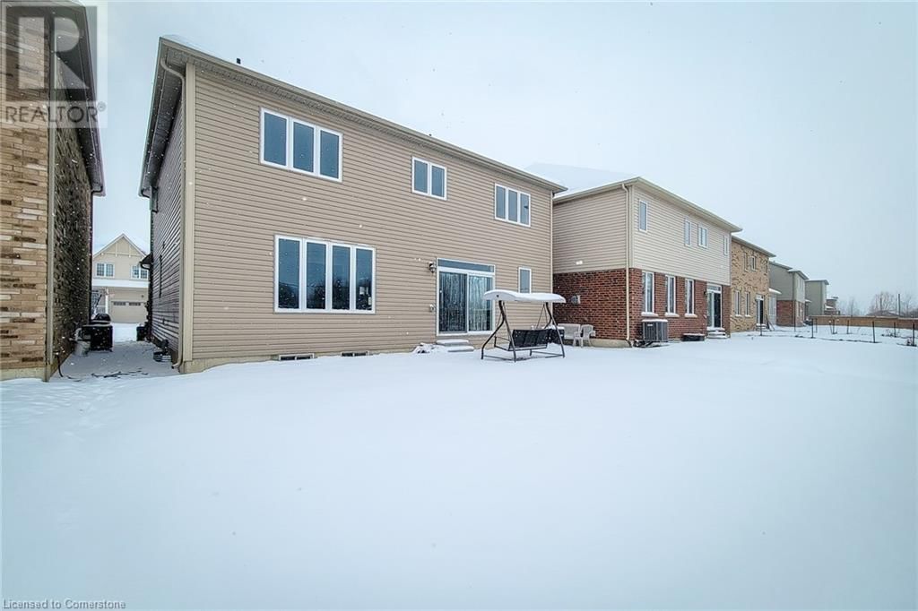 24 ESTHER CRESCENT Image 4