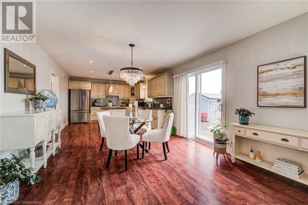 24 APPLEWOOD STREET Image 15