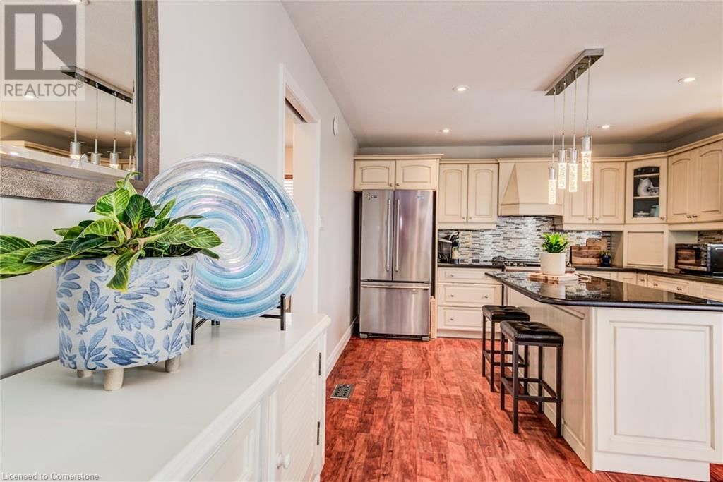 24 APPLEWOOD STREET Image 17
